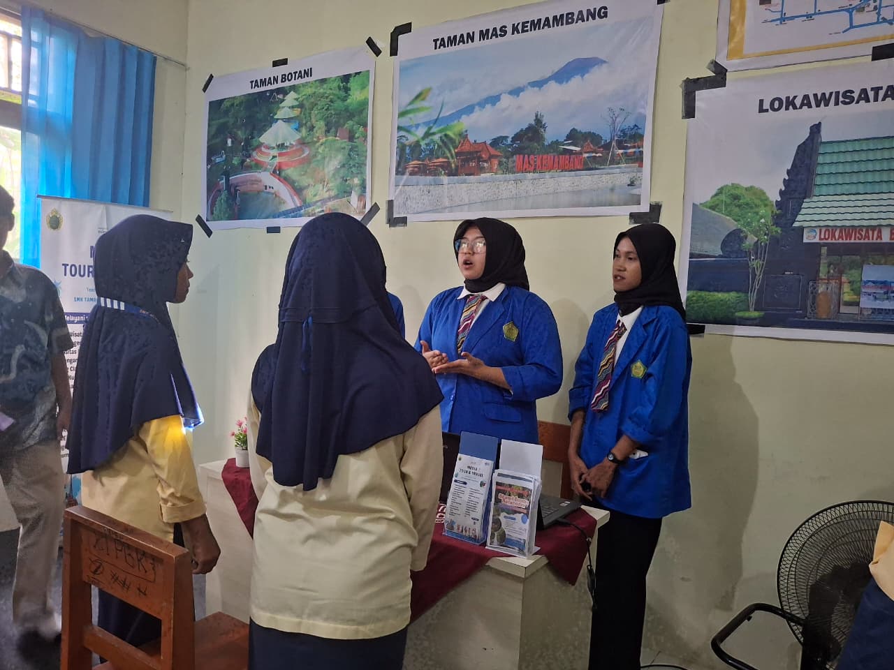 Kegiatan praktik tourist information center 3